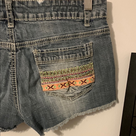 Distressed Denim Women's Shorts - Picture 6 of 7